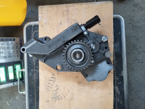 Насос масляный двигателя Weichai WD615, WD10 AZ1500070021, 612600070021A, 4110000556003 1