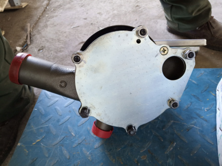 Насос водяной (помпа) двигателя Yuchai YC6108G, YC6B125 630-1307010B, 630-1307010C 1