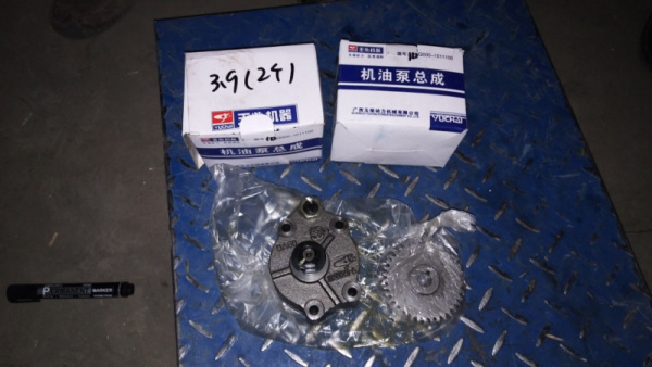 Насос масляный 1DQ000-1011100A двигателя Yuchai YCD4J22G
