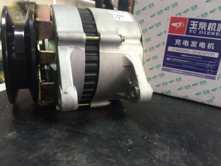 Генератор (28V, 18A) JFW25 двигателя Yuchai YC6108G, YC6B125 5, 6105QA-3701010A