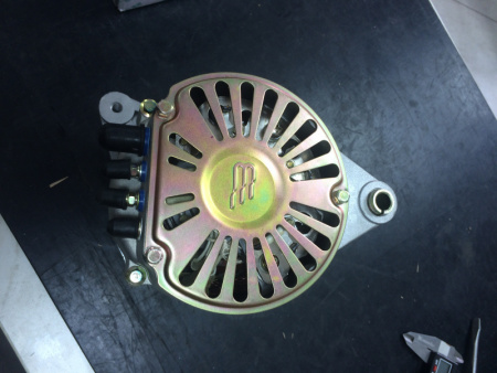 Генератор (28V, 18A) JFW25 двигателя Yuchai YC6108G, YC6B125 7, 6105QA-3701010A