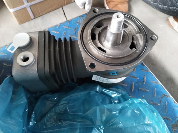 Компрессор воздушный двигателя Weichai WD615, WD10 612600130531 3